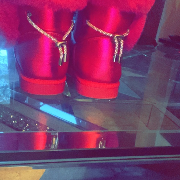 Ugg Pink Fluffy Boots - Picture 3 of 3